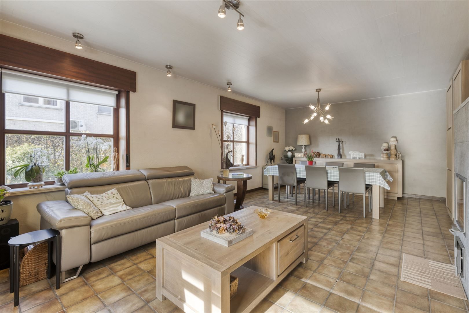 Goed onderhouden open bebouwing gelegen op 1.170 m² met 4 slaapkamers. foto 6