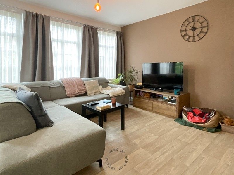 Mooi appartement aan het kerkplein van Melsele met twee slaapkamers en terras foto 4