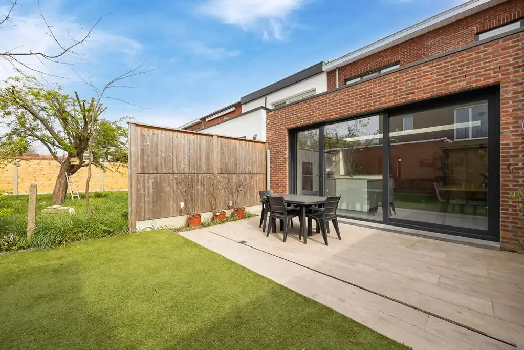 Woning met garage en tuin in rustige woonwijk foto 4