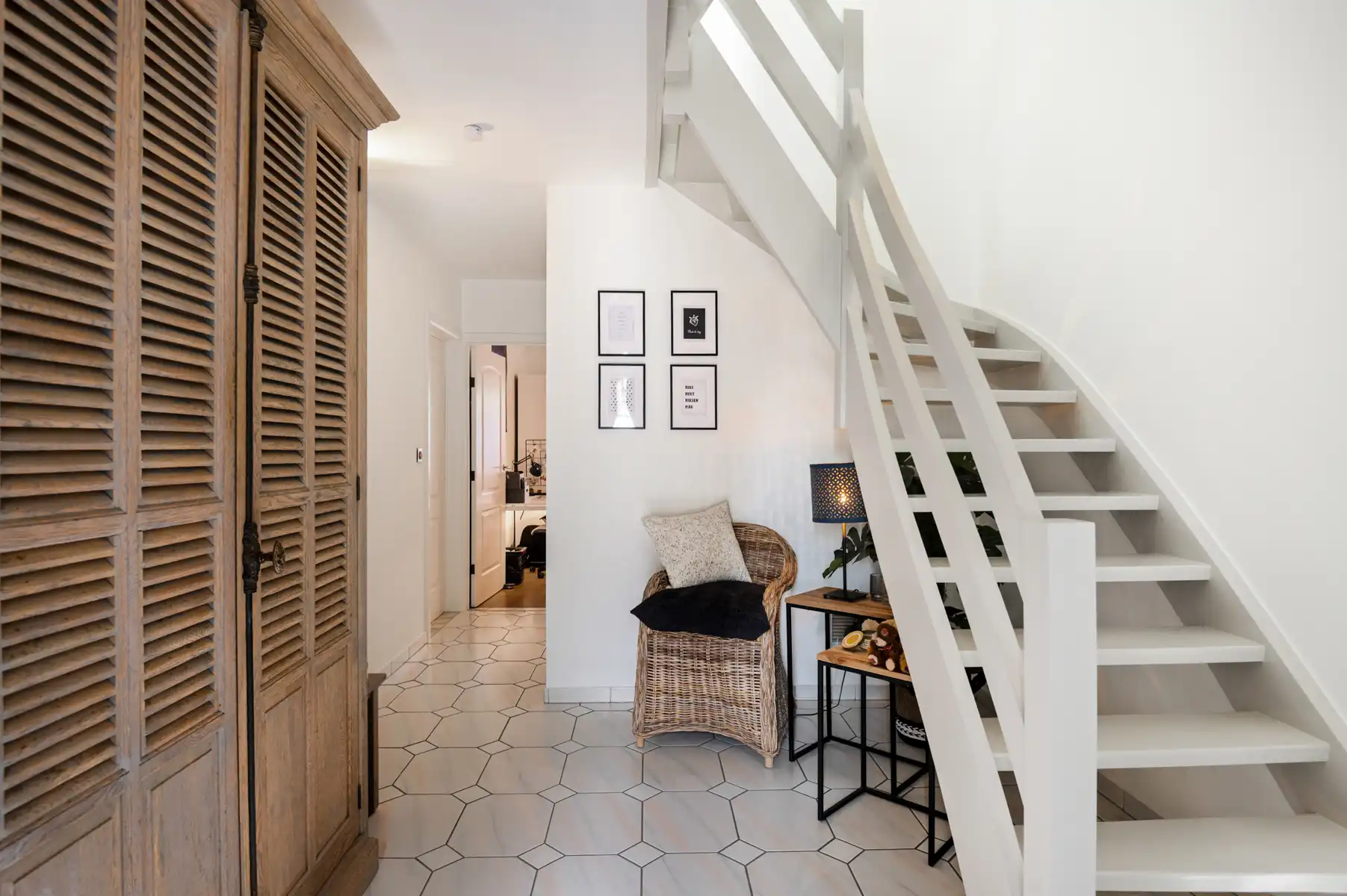 Een bel-etage met een verhaal op elke verdieping foto 4