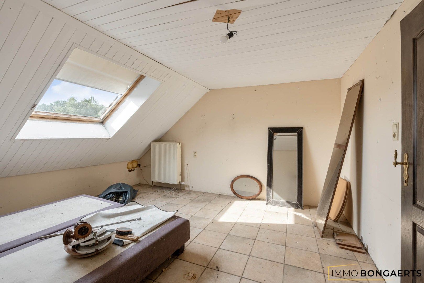 Rustig gelegen te renoveren woning op een uitzonderlijk perceel foto 20
