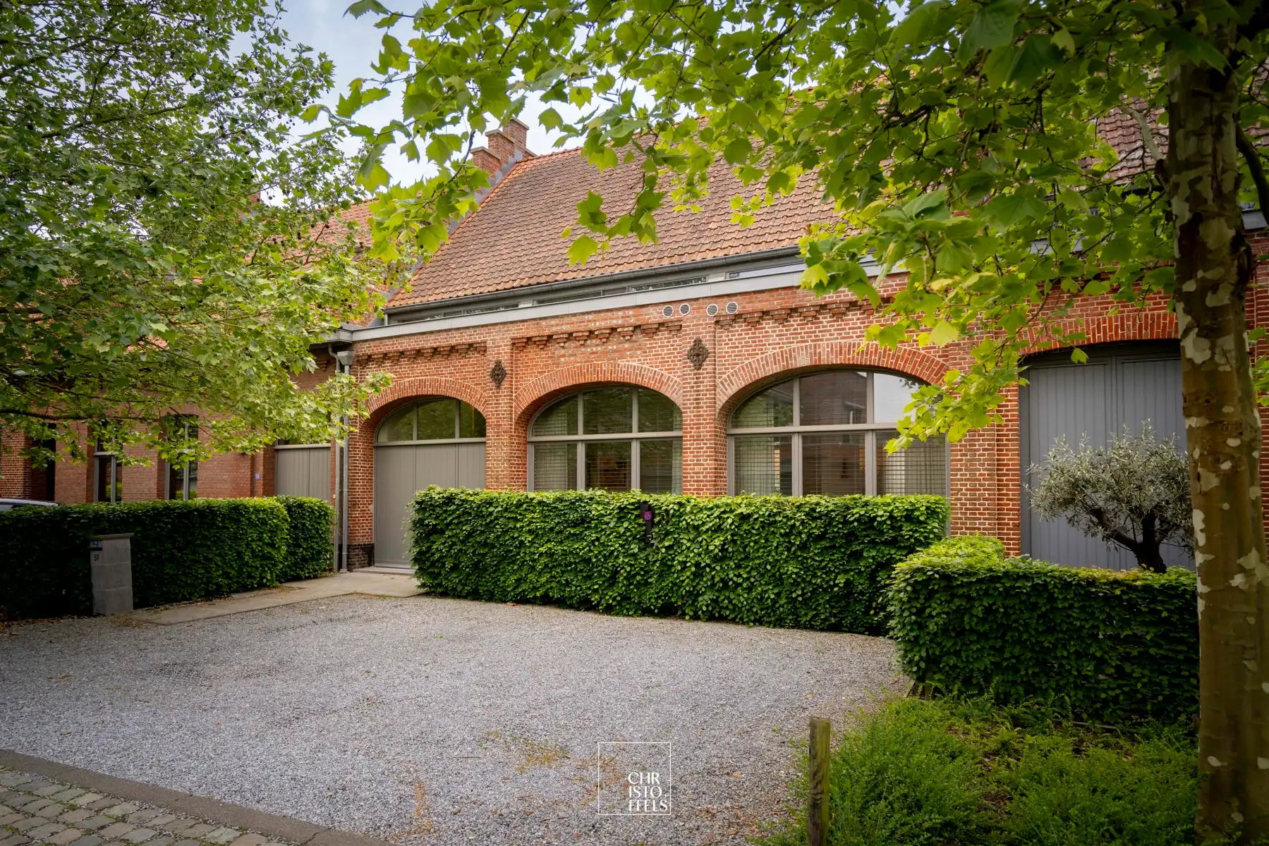 Luxe afgewerkte stadswoning (235m²) in domein Oud Rekem foto {{pictureIndex}}