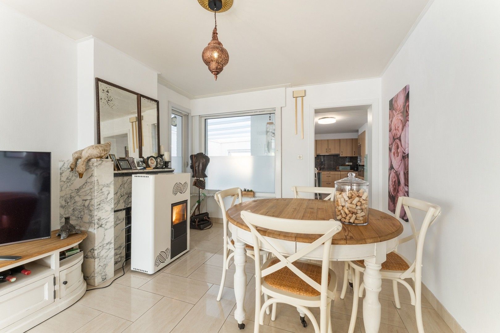 Instapklare woning met 3 slaapkamers, garage en diepe tuin op 449 m² foto 4