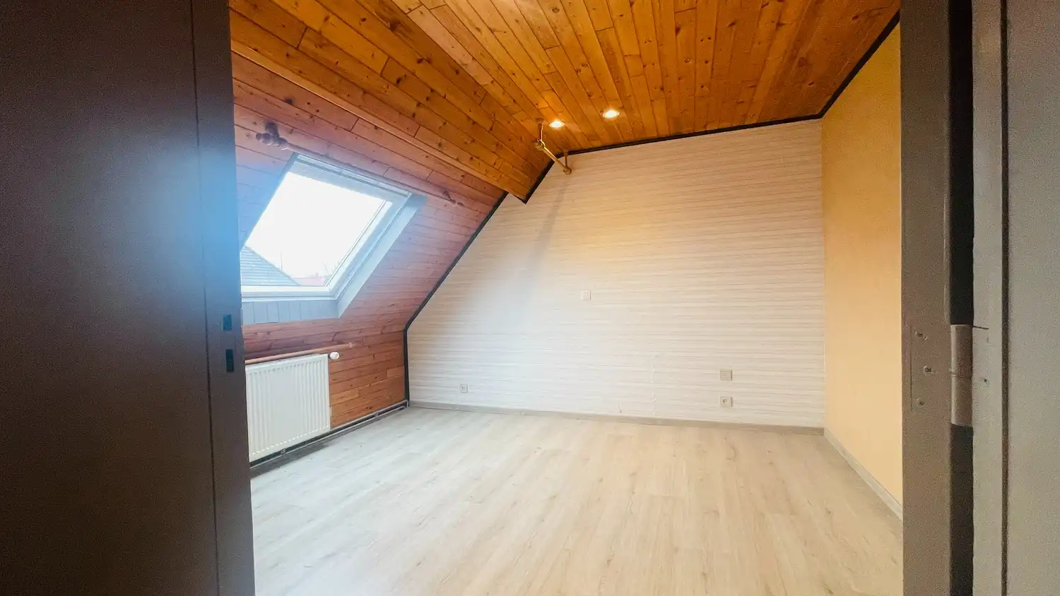 Centraal gelegen woning met 3 slpks, ruime volumes en zonnige buitenruimte foto 13