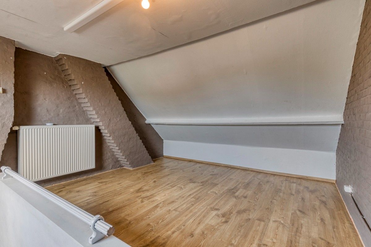 Energiezuinige woning met zonnige tuin gelegen in een residentiële straat in het centrum van Drongen. foto 14