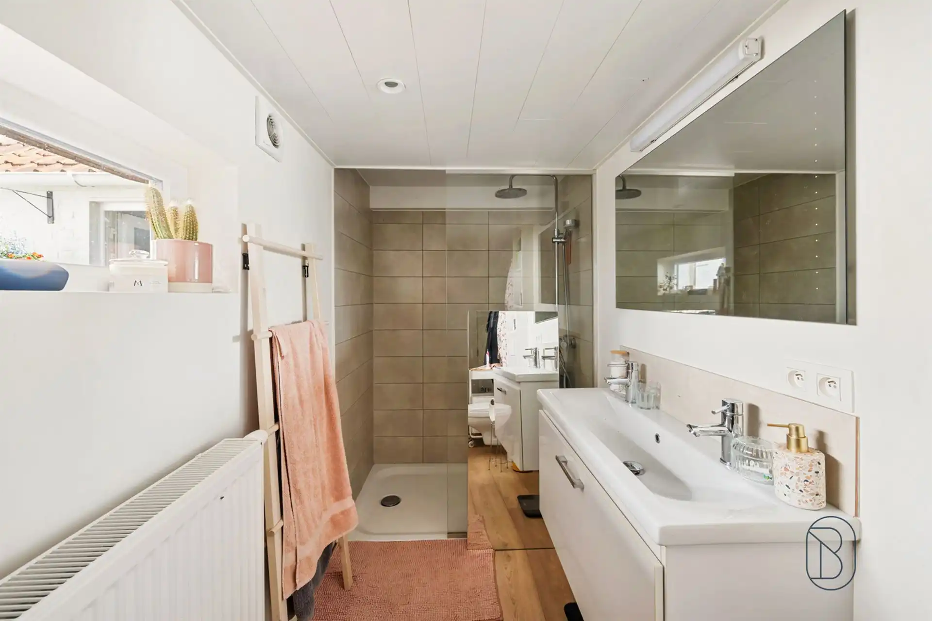 Gezellige instapklare woning met 3 slpk, koer en tuintje foto 14