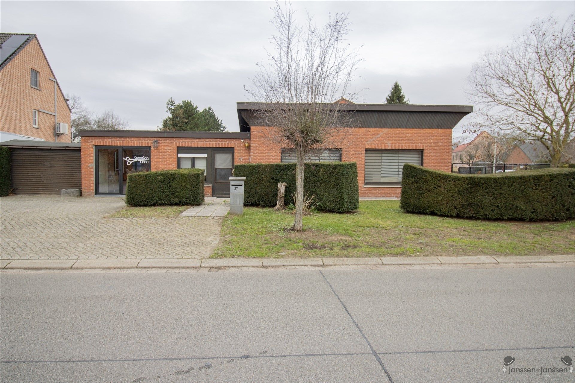 Hoofdfoto van de publicatie: Gelijkvloerse woning met min. 3 slaapkamers en handelsruimte op 563 m² te Pulderbos.