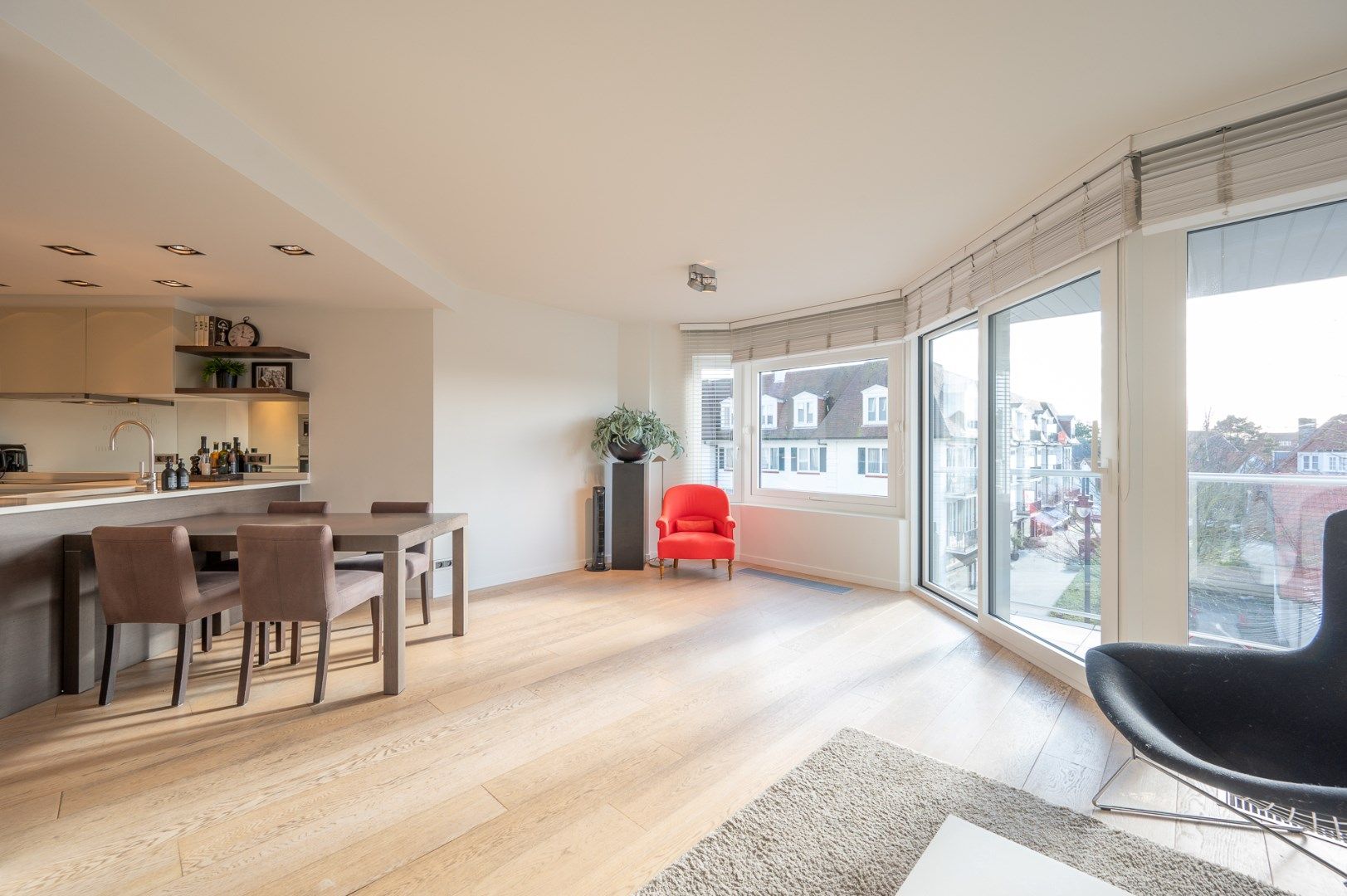 Perfect gelegen drie slaapkamer appartement met zonneterras foto 14