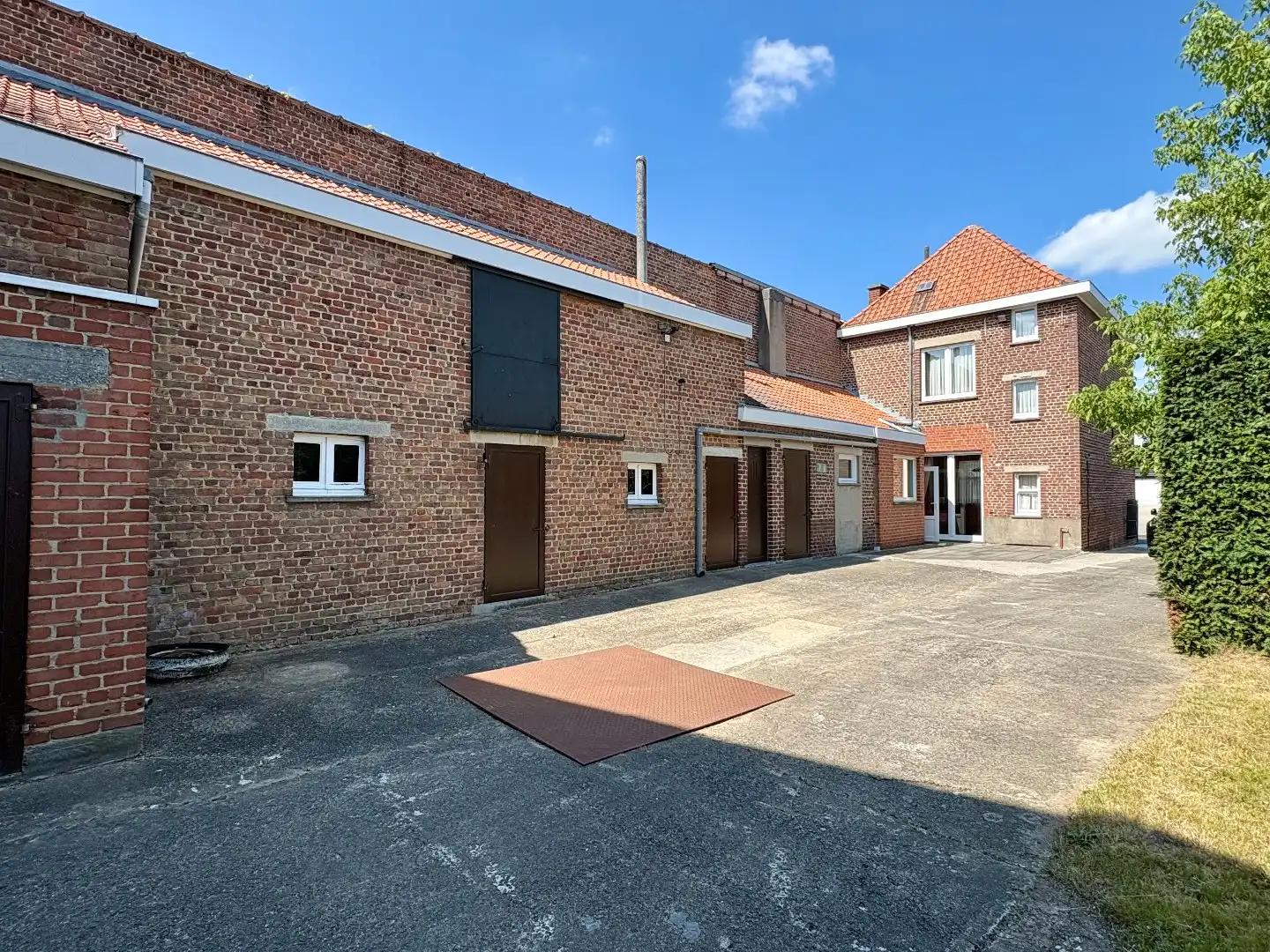 Woning met magazijn van +-300 m² te koop in Bavikhove foto 3