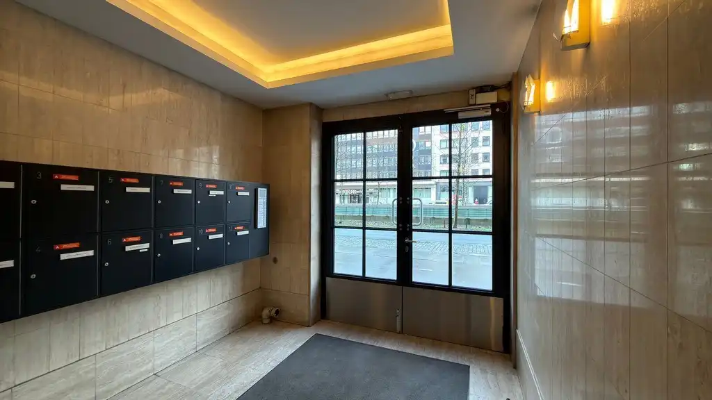 Mooi ingericht gelijkvloers kantoor te huur aan de Leien in Antwerpen foto 20