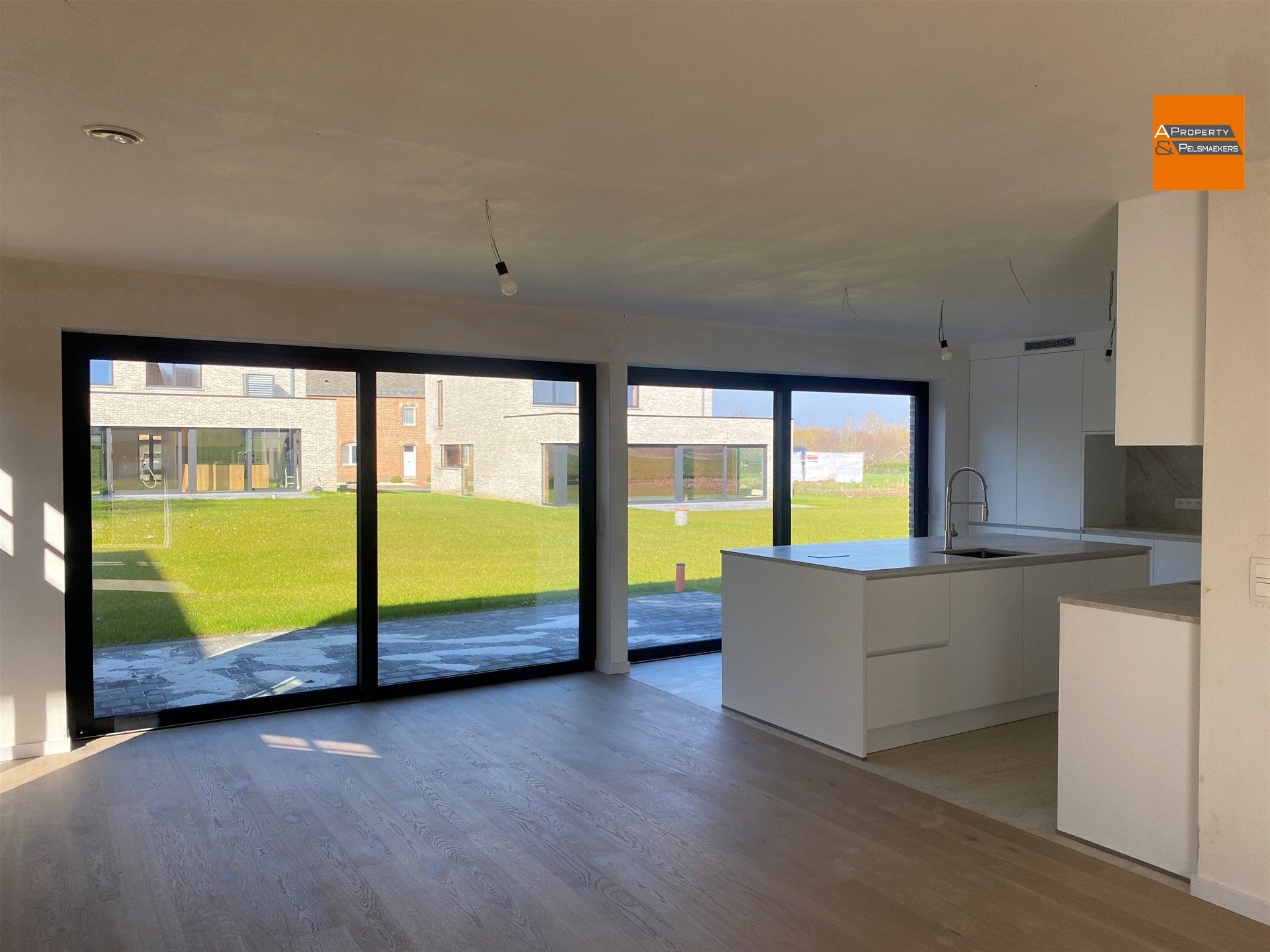 Nieuwbouwwoning met 4 slaapkamers foto 9