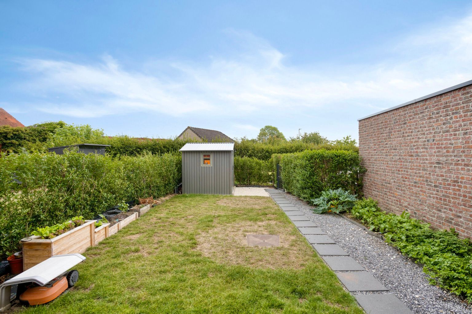 Totaal gerenoveerde woonst met tuin en staanplaats foto 27