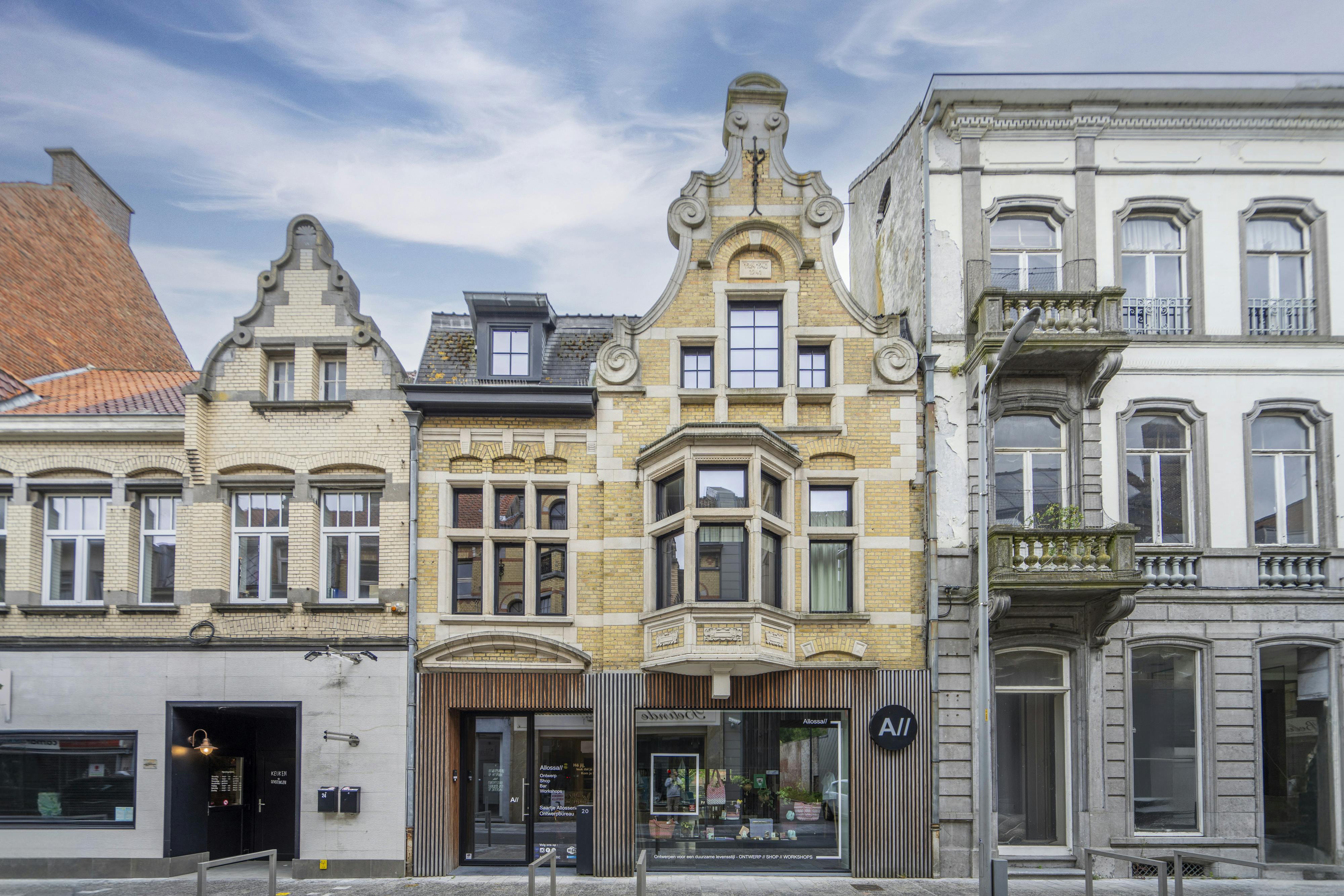 Prachtig gerenoveerde herenwoning te koop met uitweg  foto 34