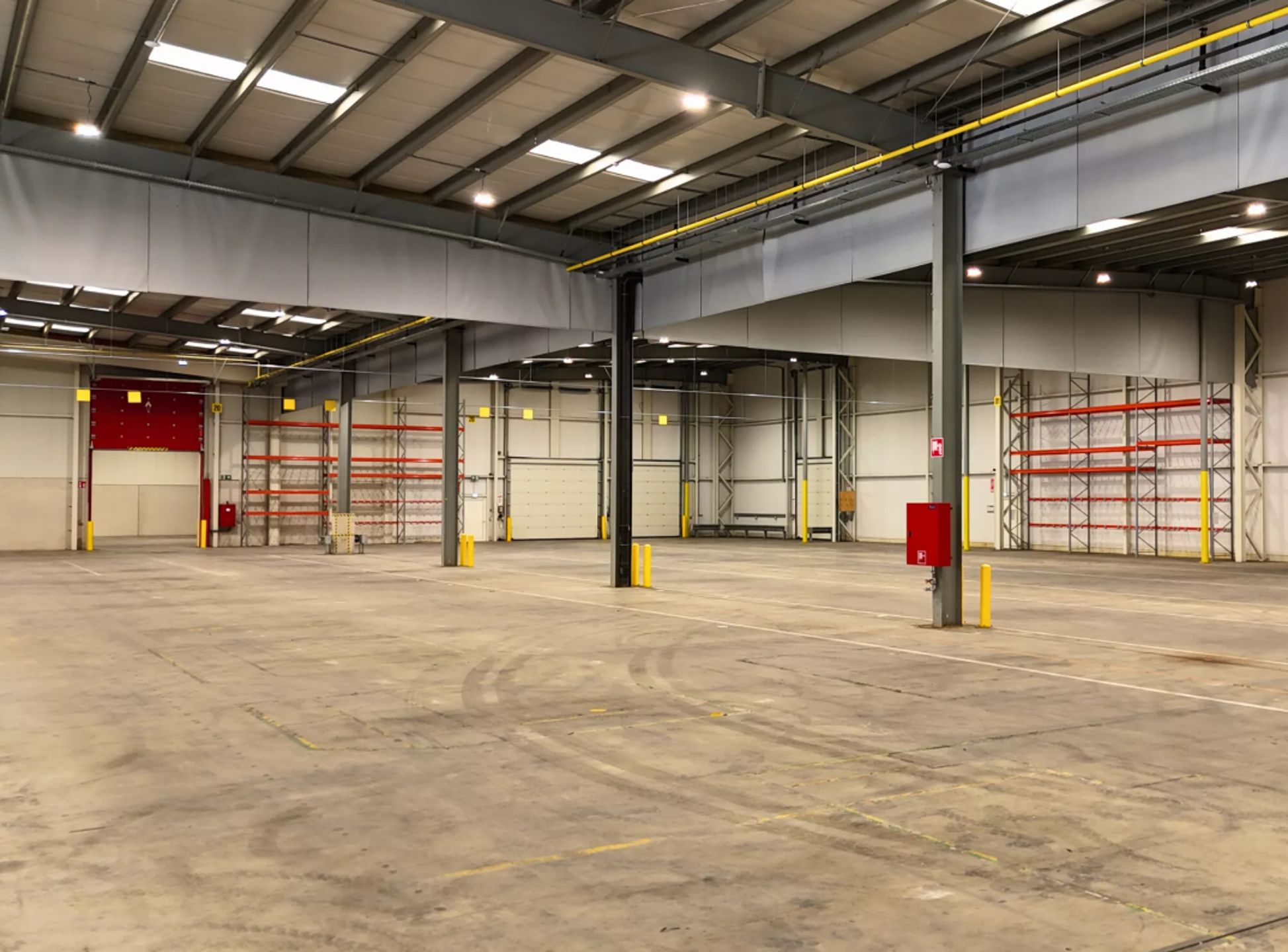 Industrieel pand te koop langs de Bosstraat 46 in Lummen.  foto 5