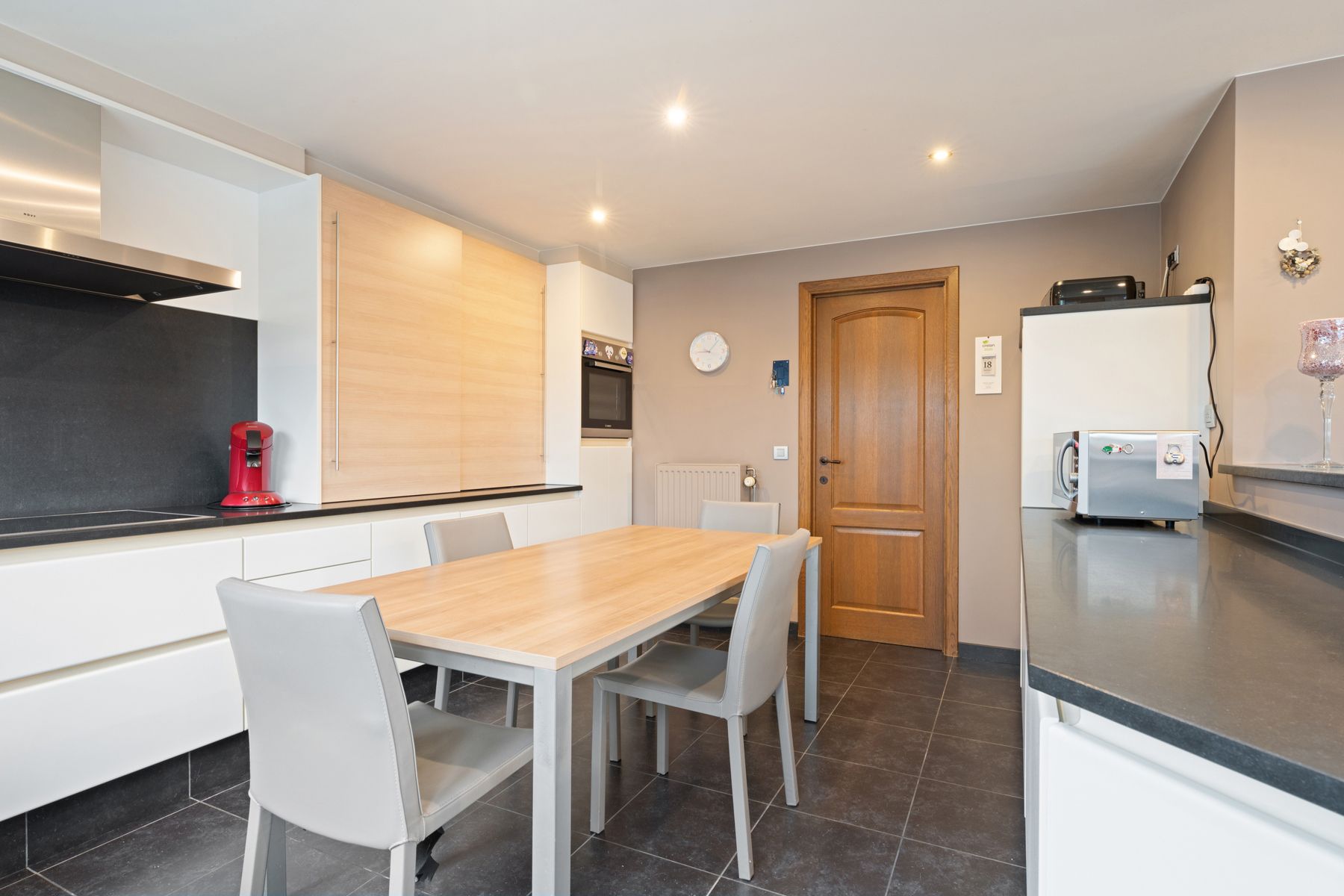 Rustig en centraal gelegen instapklare woning met garage. foto 8