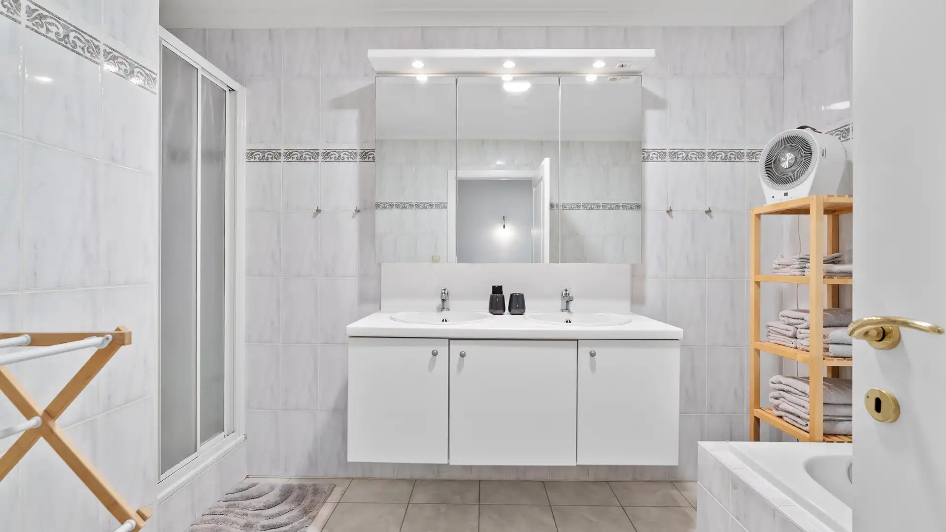 Duplex-appartement met drie slaapkamers en inpandige garage foto 16