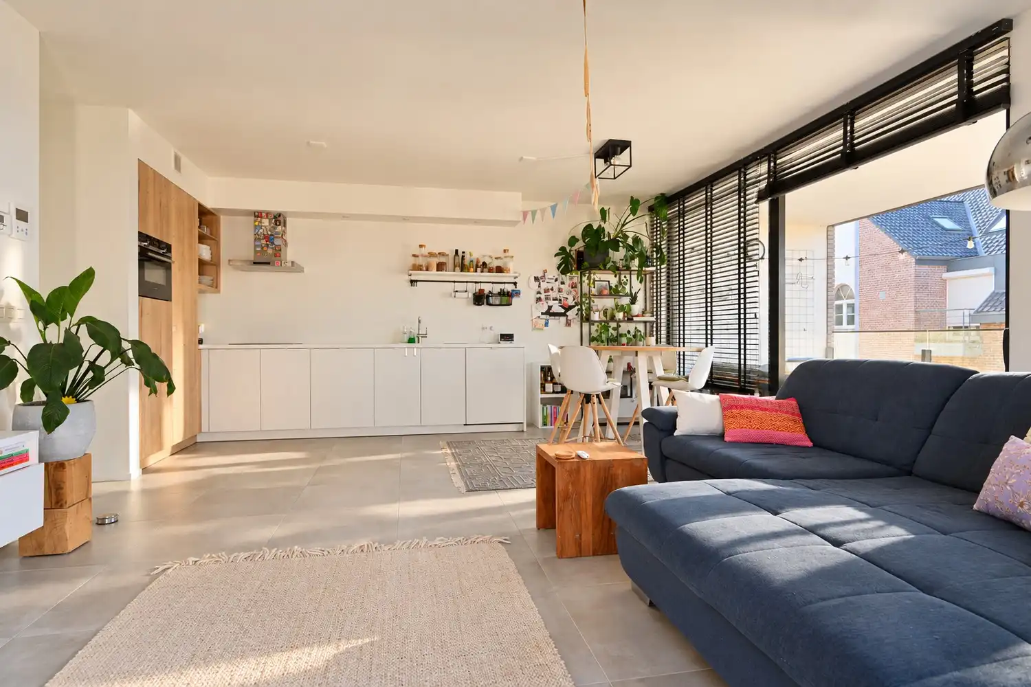 Lichtrijk hoekappartement met terras in hartje Lanaken foto 3