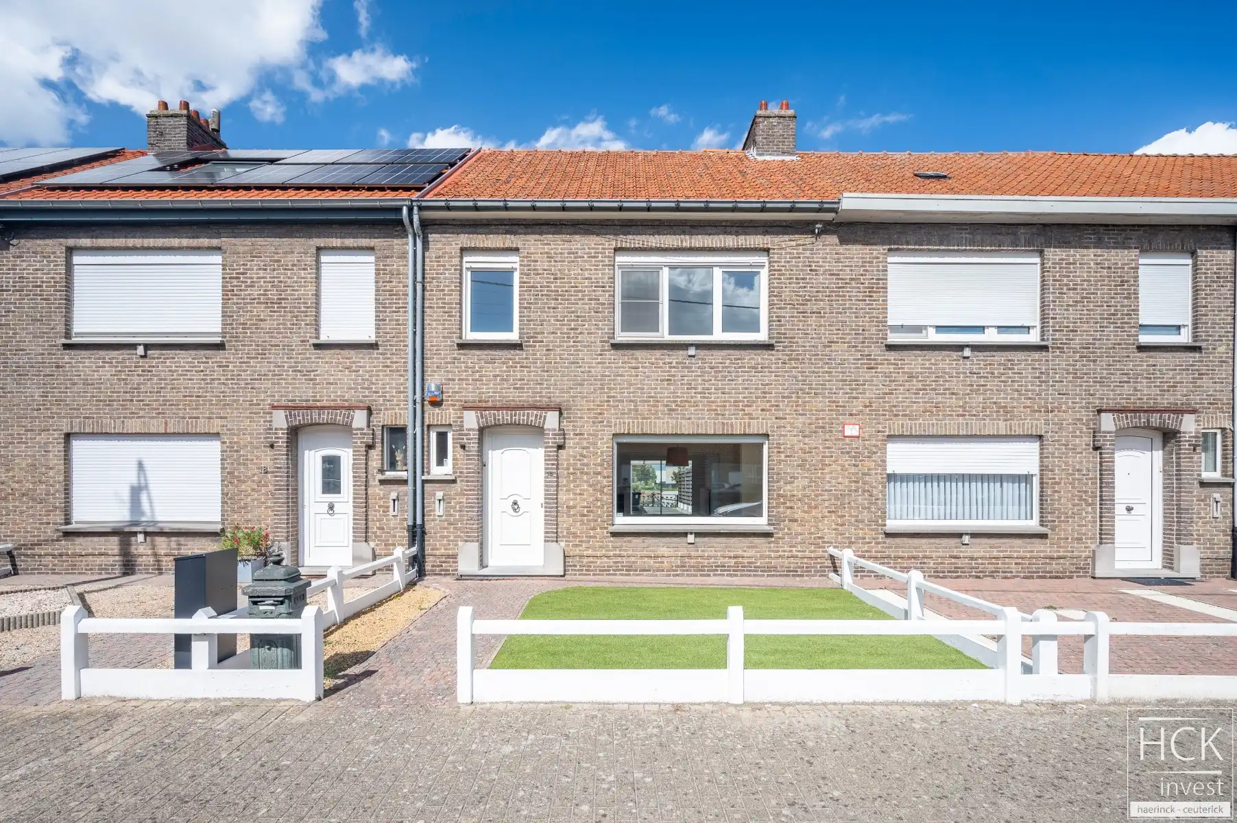 SINT-BAAFS-VIJVE - Instapklare woning met 3 SLPK, én uitweg achteraan foto {{pictureIndex}}