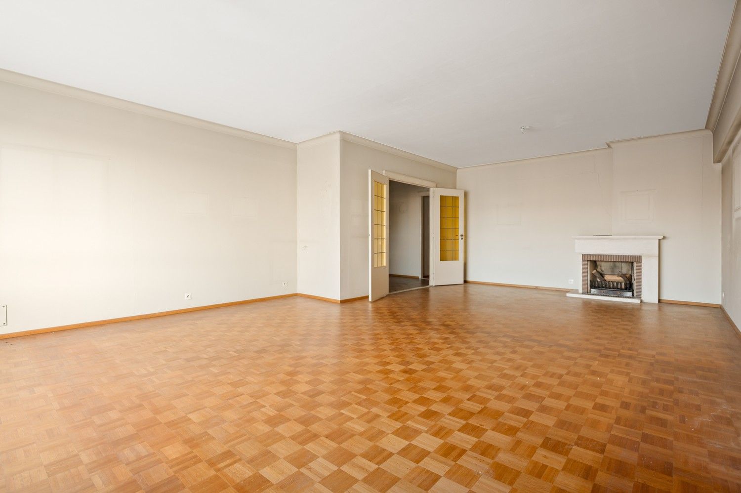 Hoofdfoto van de publicatie: Te renoveren 3 slaapkamer appartement met prachtig uitzicht op de kathedraal in het centrum van Antwerpen!