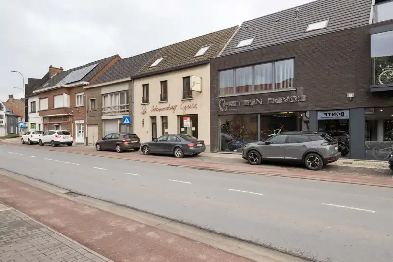 Commerciële ruimte / kantoorruimte in het centrum van Sint-Eloois-Vijve! foto 12