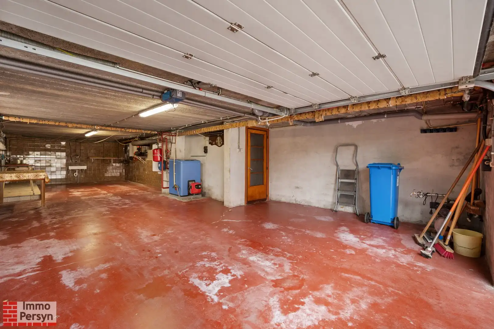 Vrijstaande bungalow met bijgebouw op een riant perceel foto 19