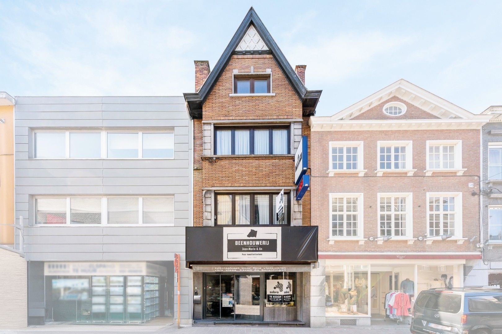 Hoofdfoto van de publicatie: Uitgebreid handelspand met woonst in het hart van Tielt!