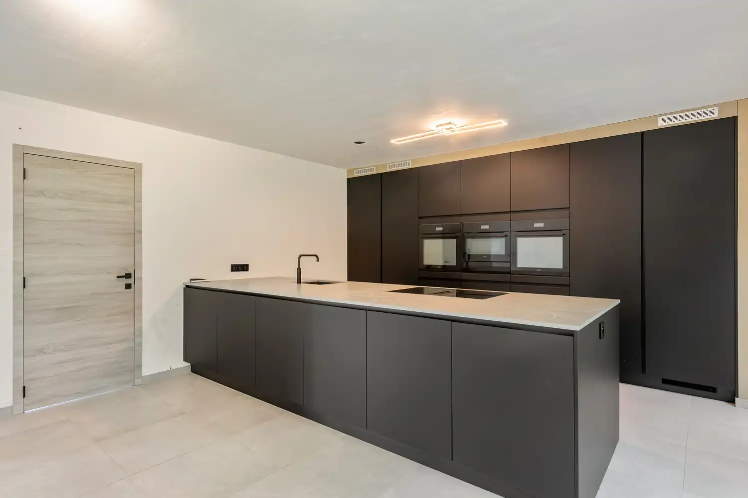 Nieuwe, energiezuinige open bebouwing in doodlopende straat. foto 14