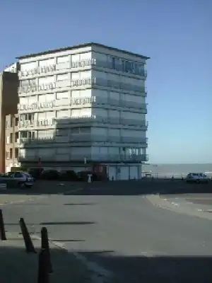 Studio met slaaphoek te huur op jaarbasis op de zeedijk te Koksijde foto 3