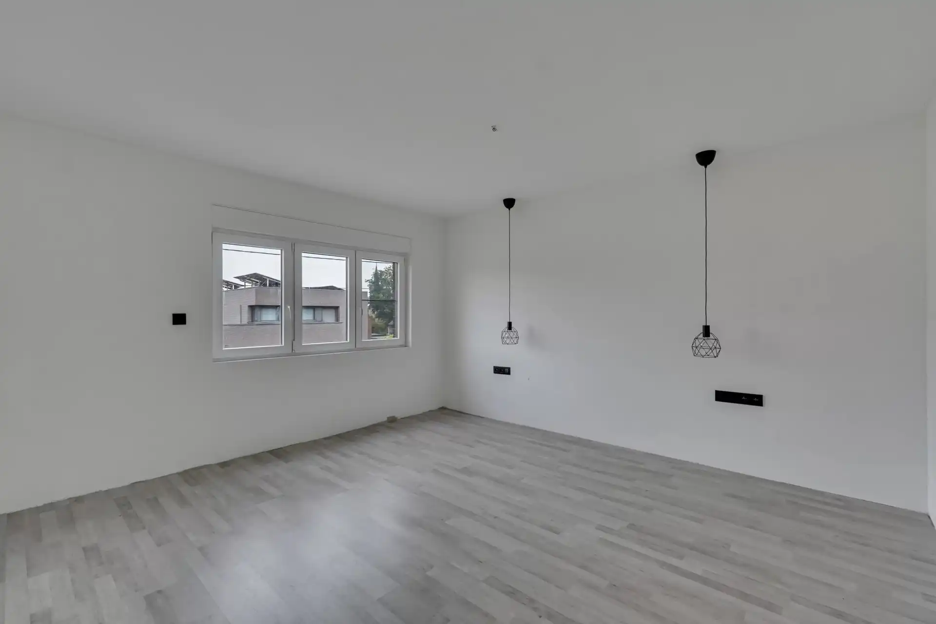 Woning met 2 slaapkamers, 2 badkamers, ruime zolder en tuin foto 11