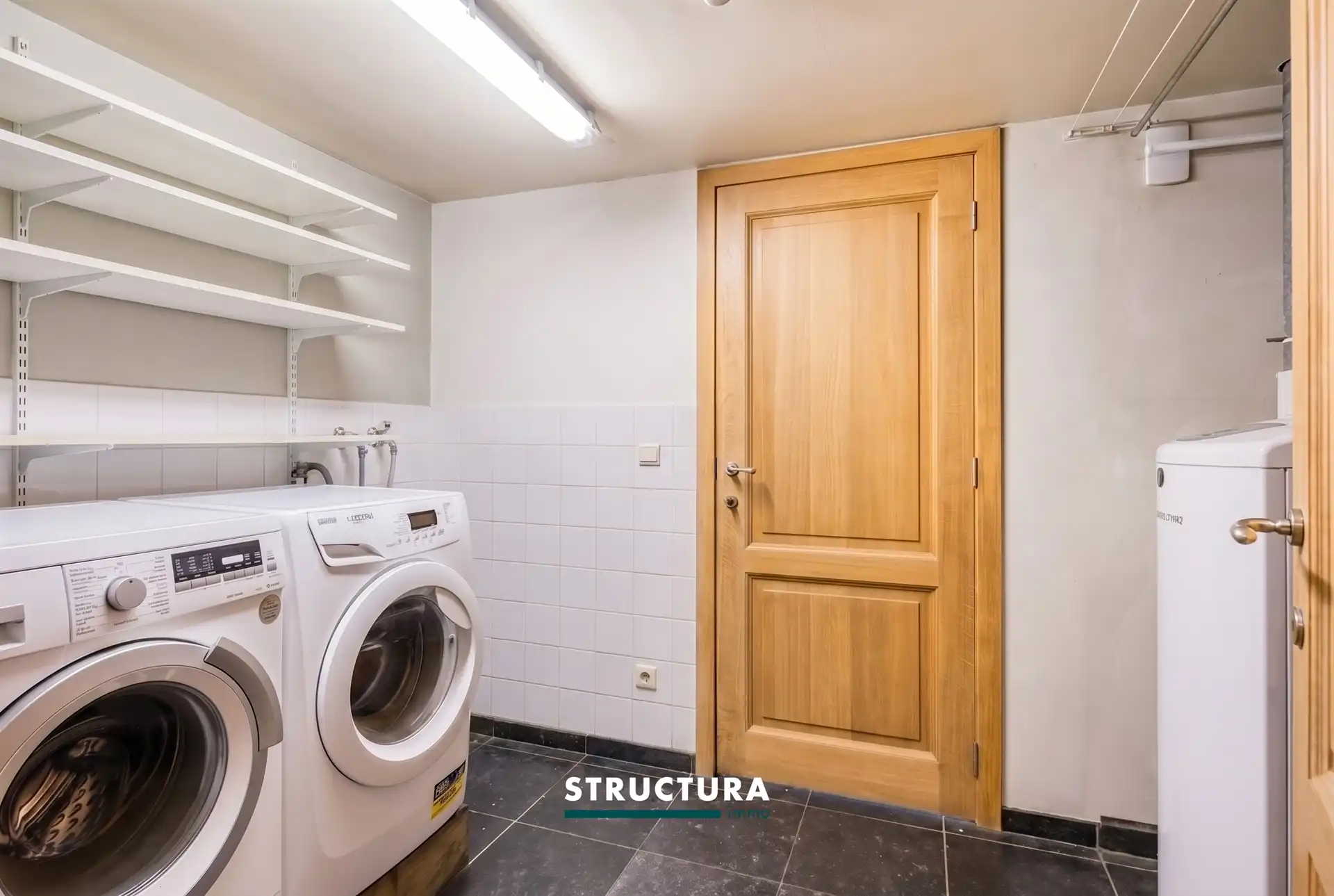 Prachtige woning met ruime loods foto 20