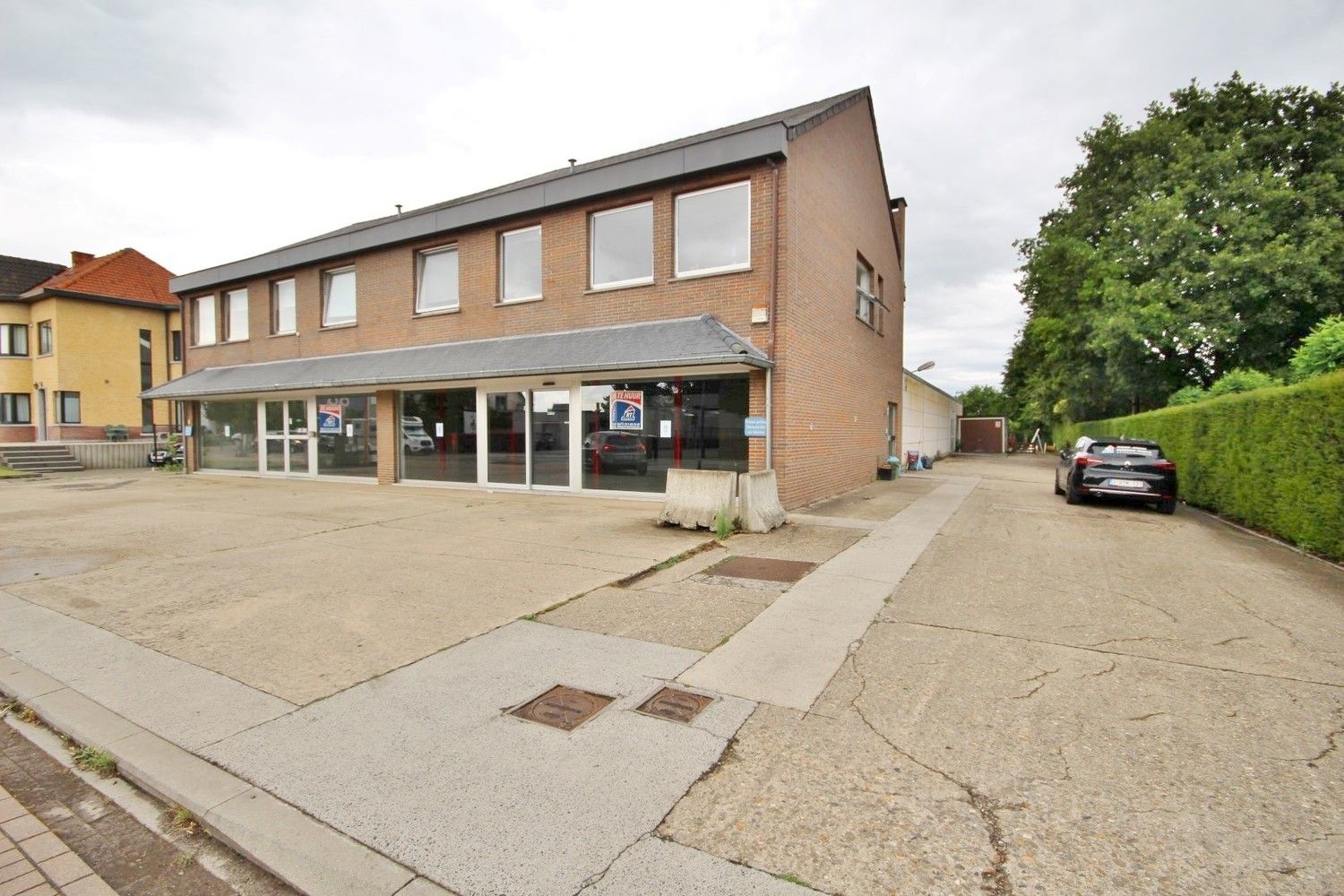 Ruim handelspand met magazijn op toplocatie foto 4