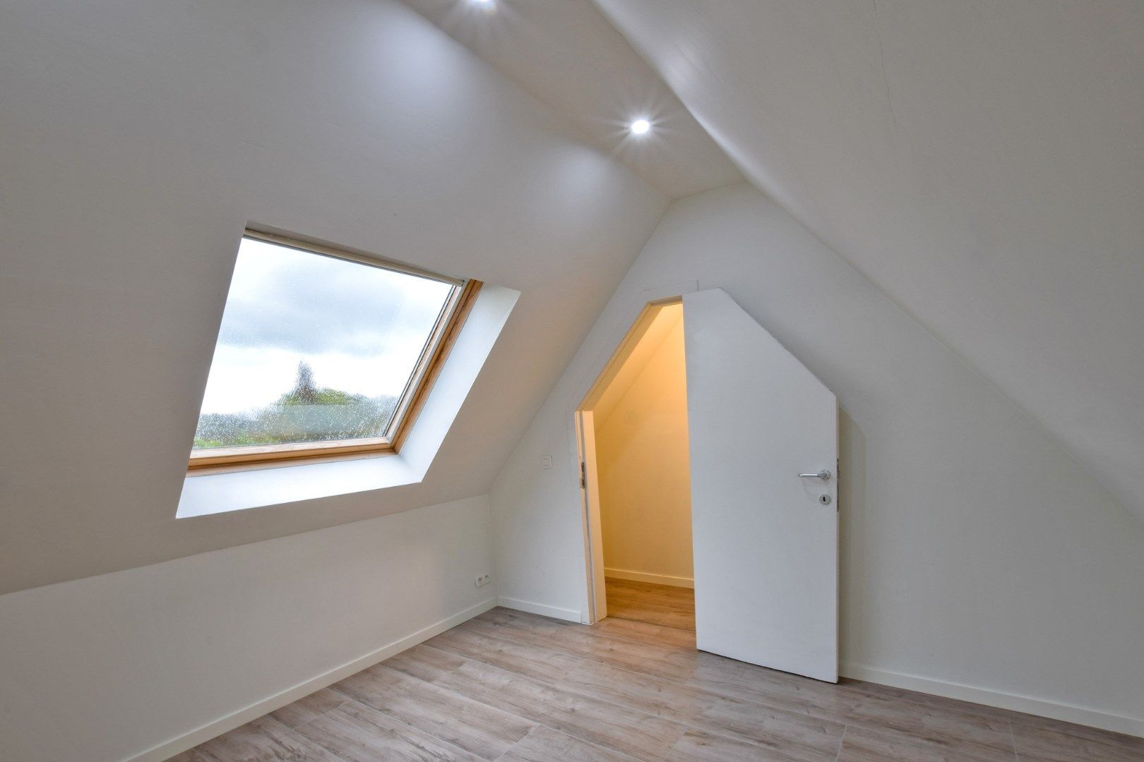 Goed gelegen duplexappartement te Nieuwpoort, gelegen vlakbij het stadspark en de visserskaai.  foto 12