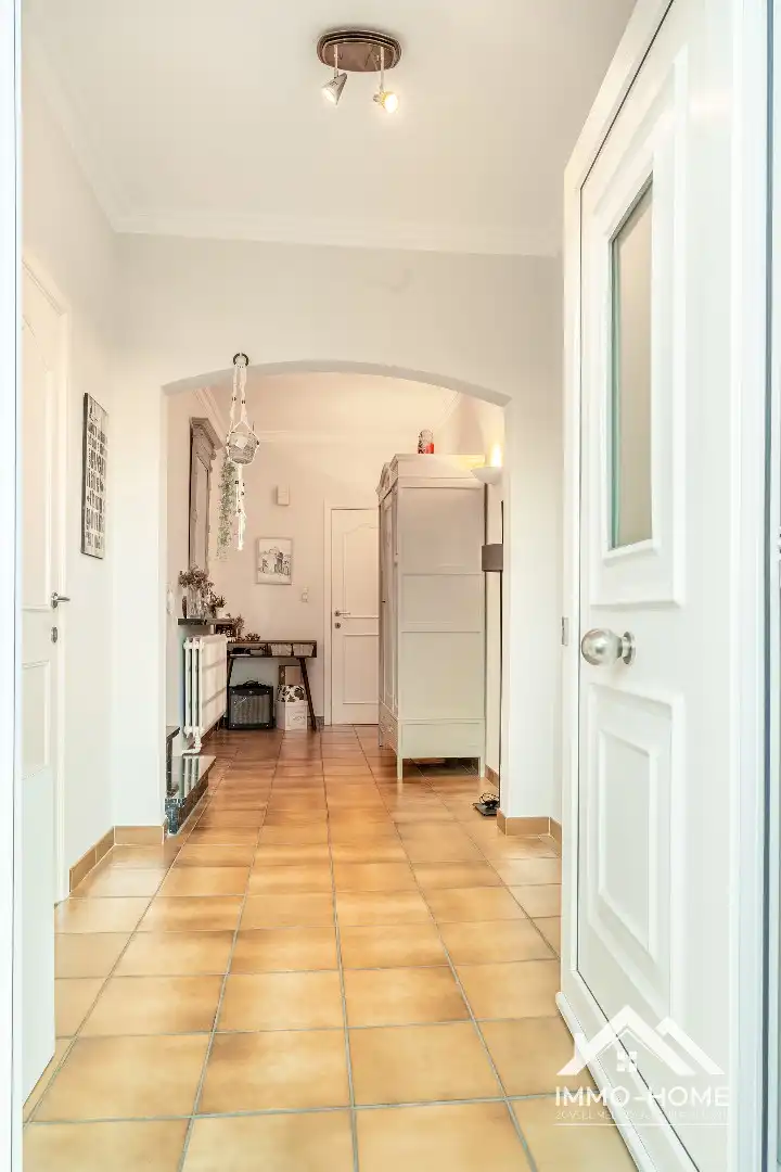 Charmante instapklare halfopen woning met ruime oprit! foto 18