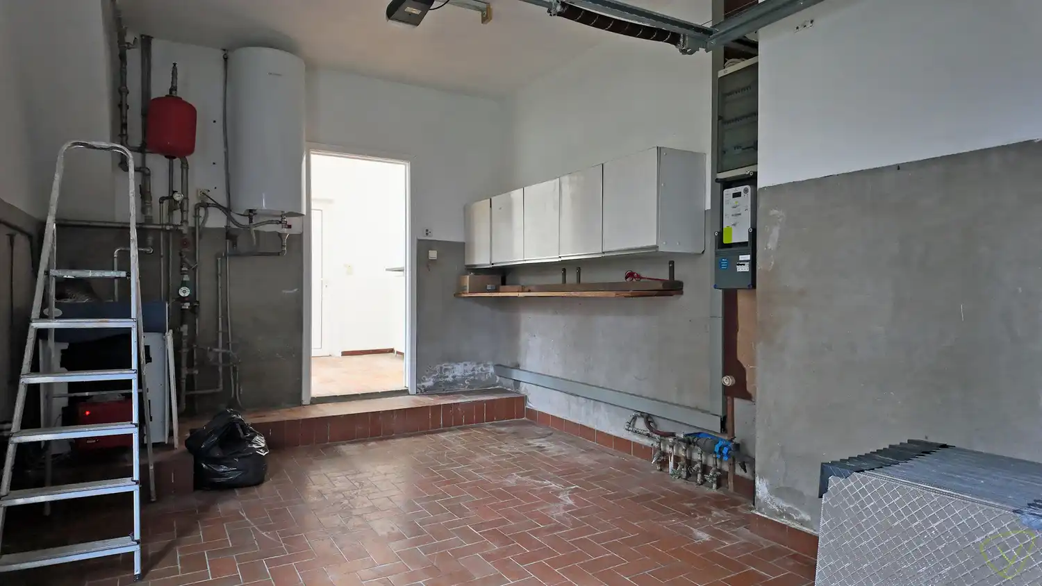 Zonnig en rustig gelegen alleenstaande woning te Eeklo! foto 7