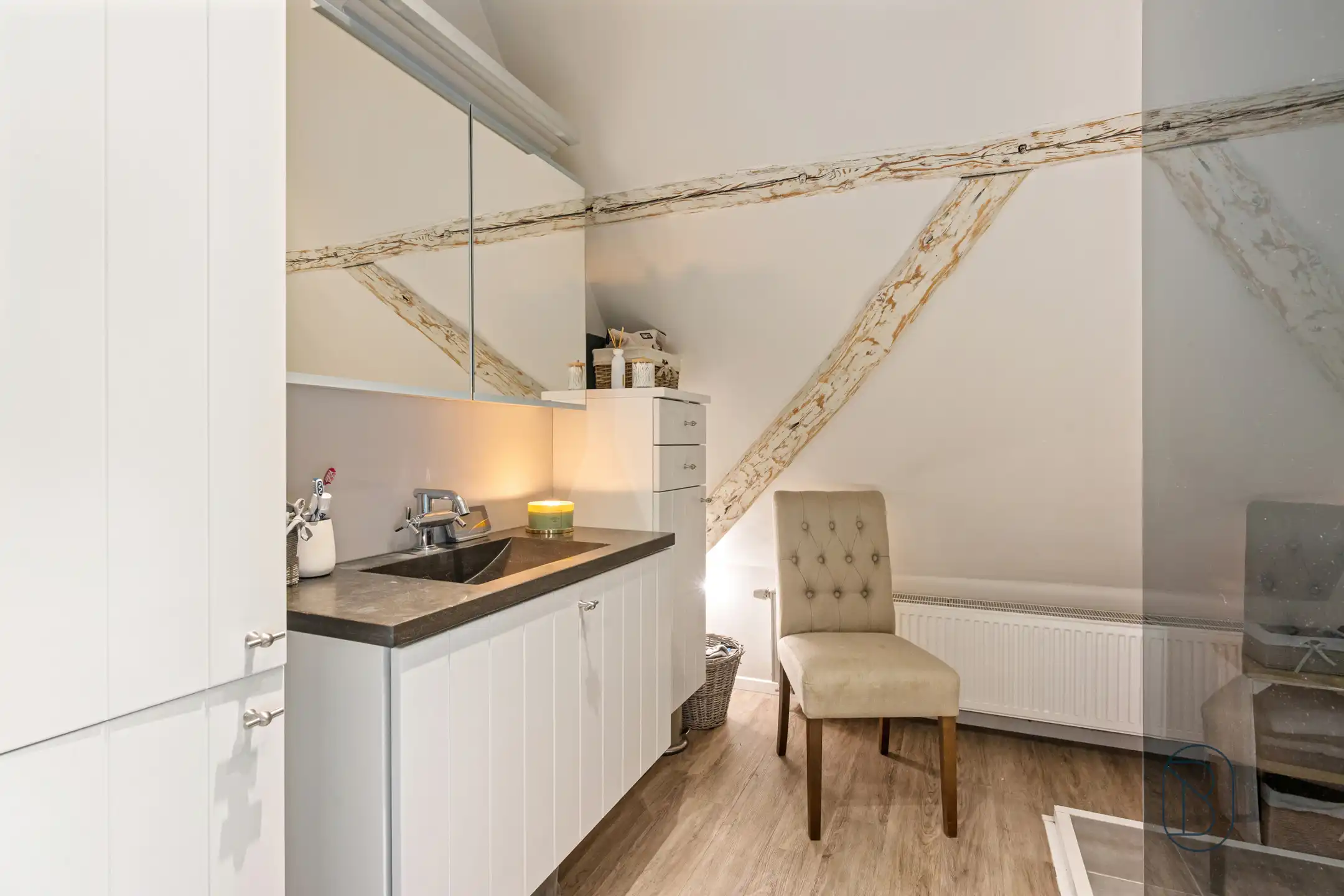 Charmante gerenoveerde woning met bijgebouw & oprit in Heule foto 11