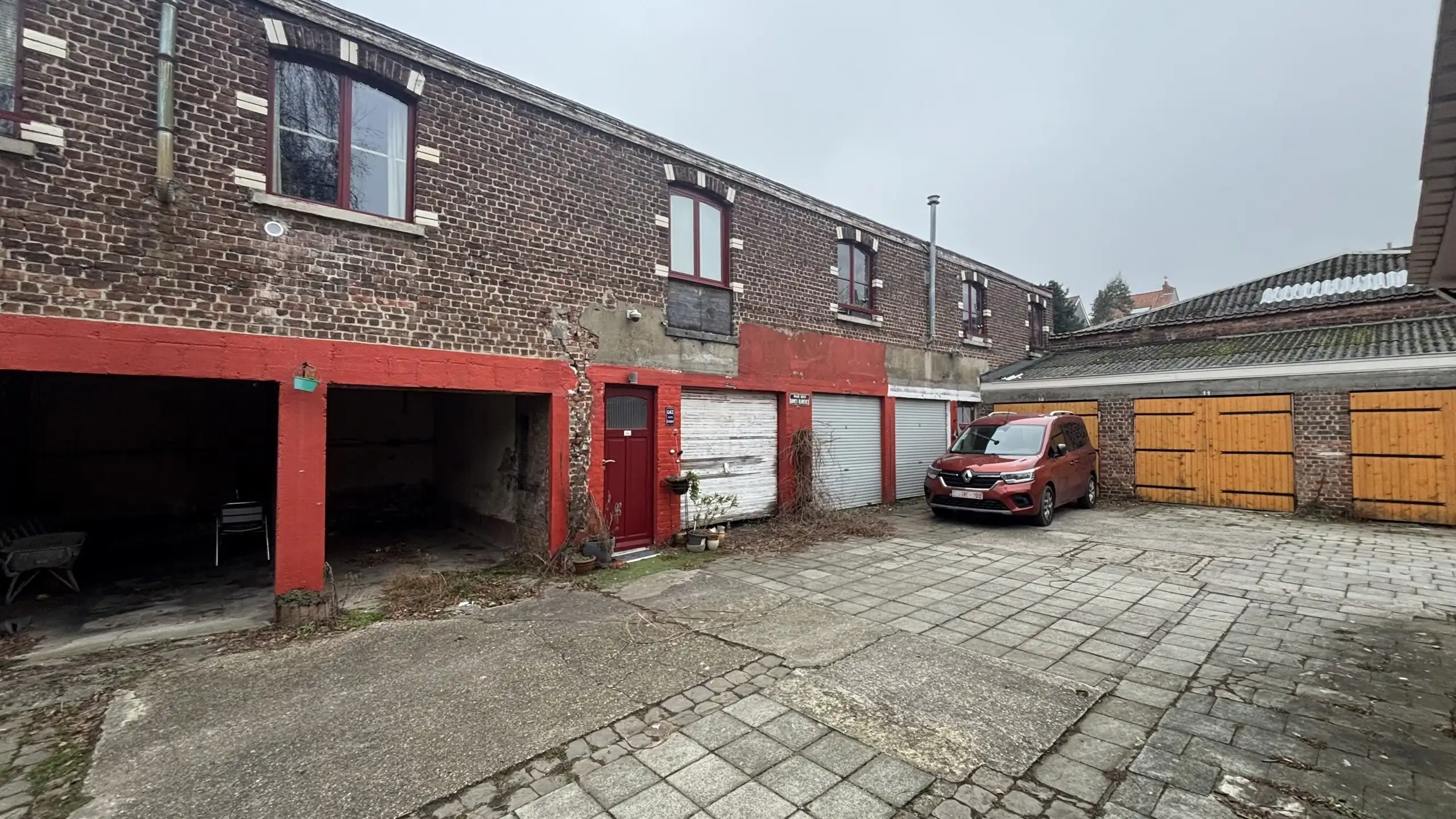 SET VAN 7 GARAGES, IDEAAL ALS INVESTERING foto 5