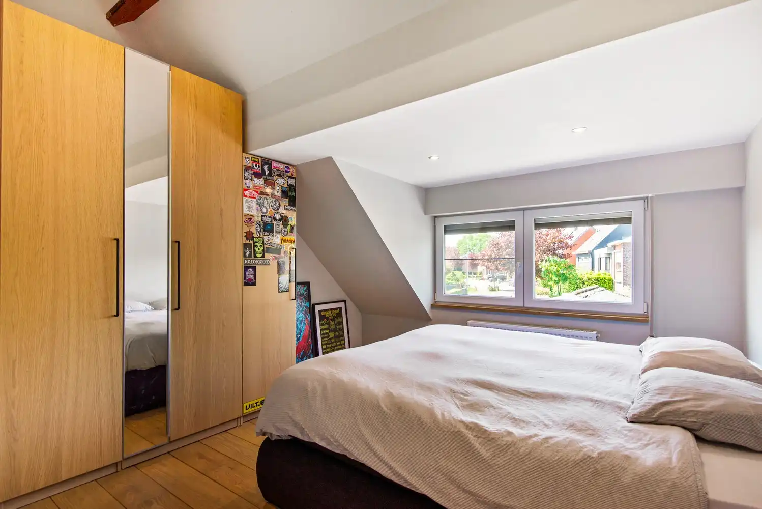 Grotendeels gerenoveerde woning op leuke locatie in Broechem! foto 10