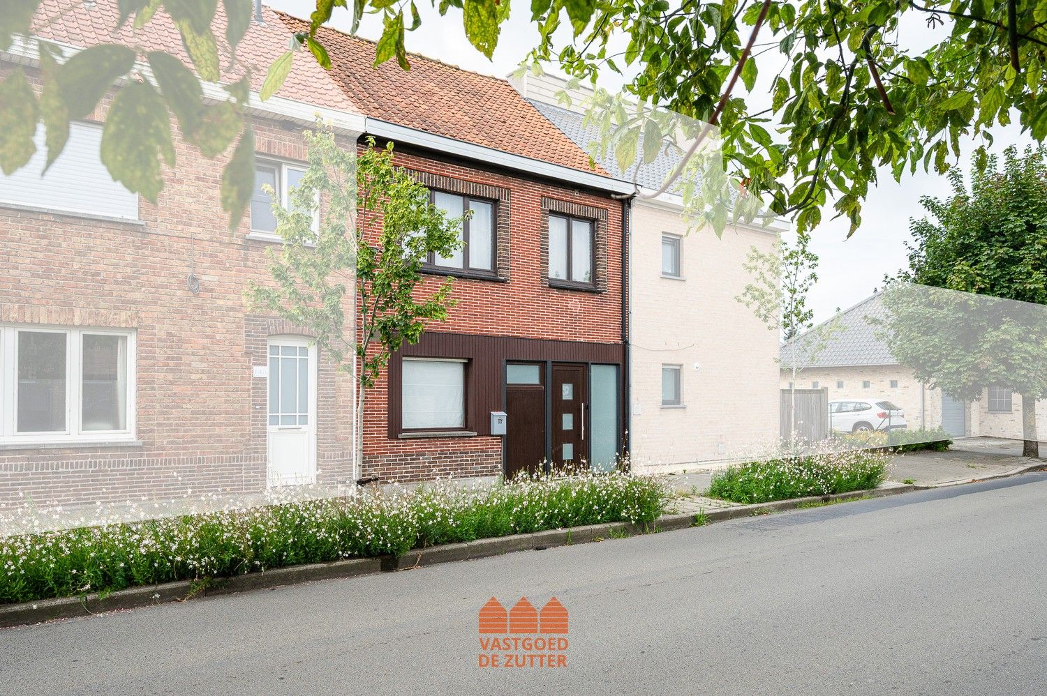 Instapklare woning op een centrale locatie te Eeklo foto {{pictureIndex}}