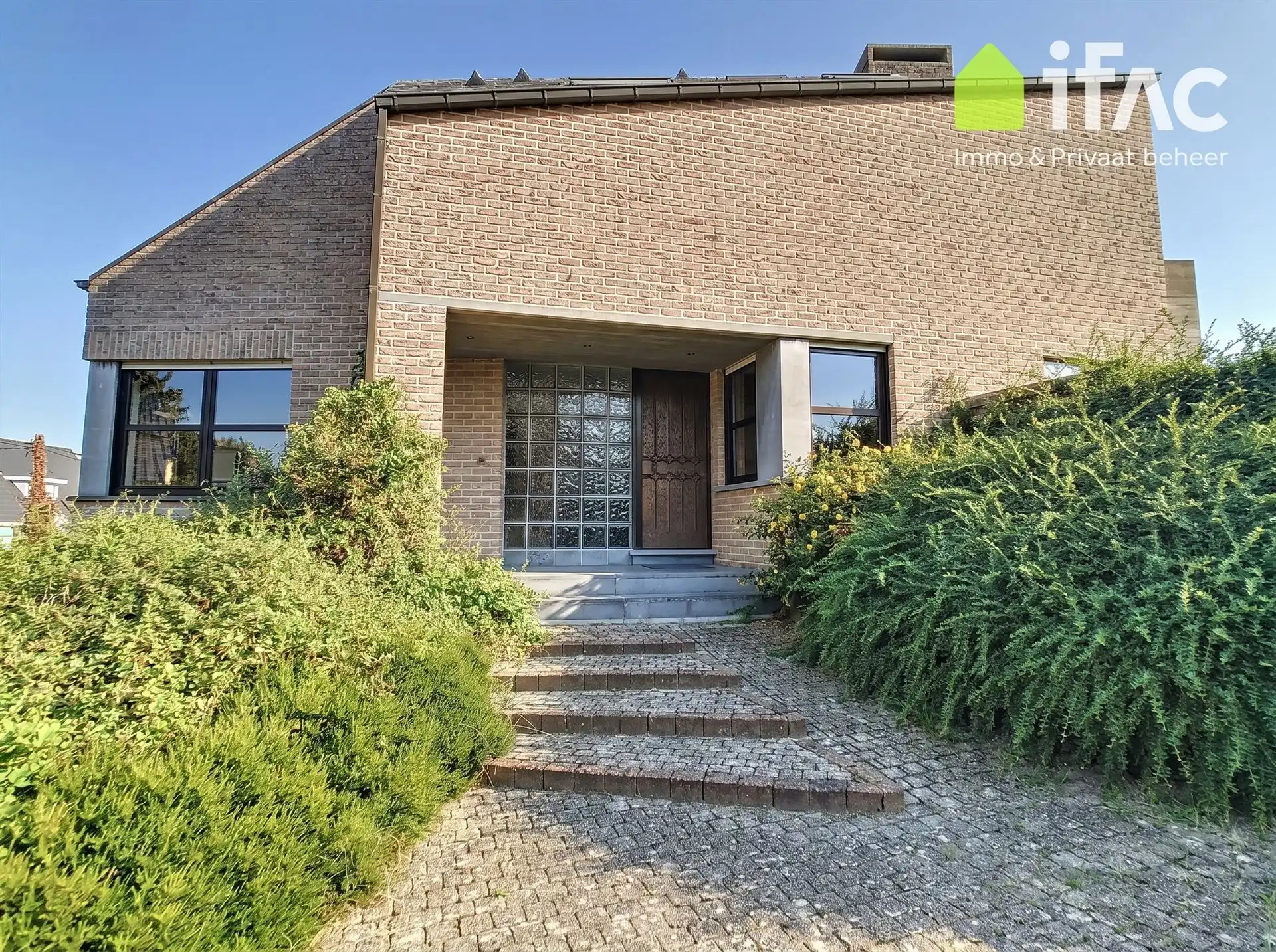 Uitstekend gelegen villa met 5 slaapkamers en prachtige tuin foto 4