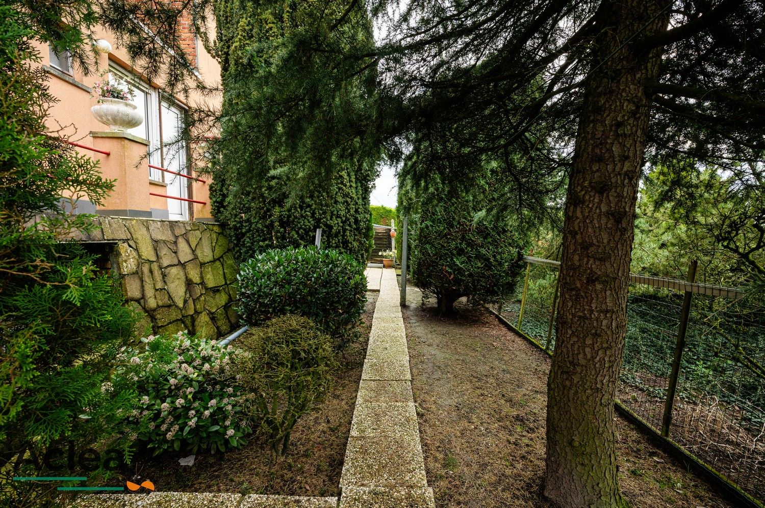 halfopen woning  met prachtig polderzicht en een uitzonderlijk ruime garage foto 15