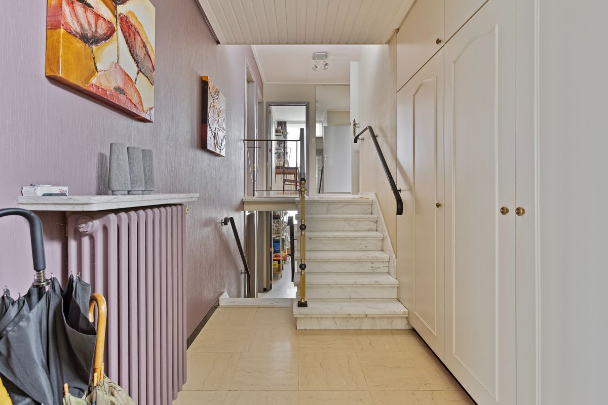 TE RENOVEREN BUNGALOW IN een RUSTIGE WOONWIJK MET MOOIE WOONVOLUMES foto 11