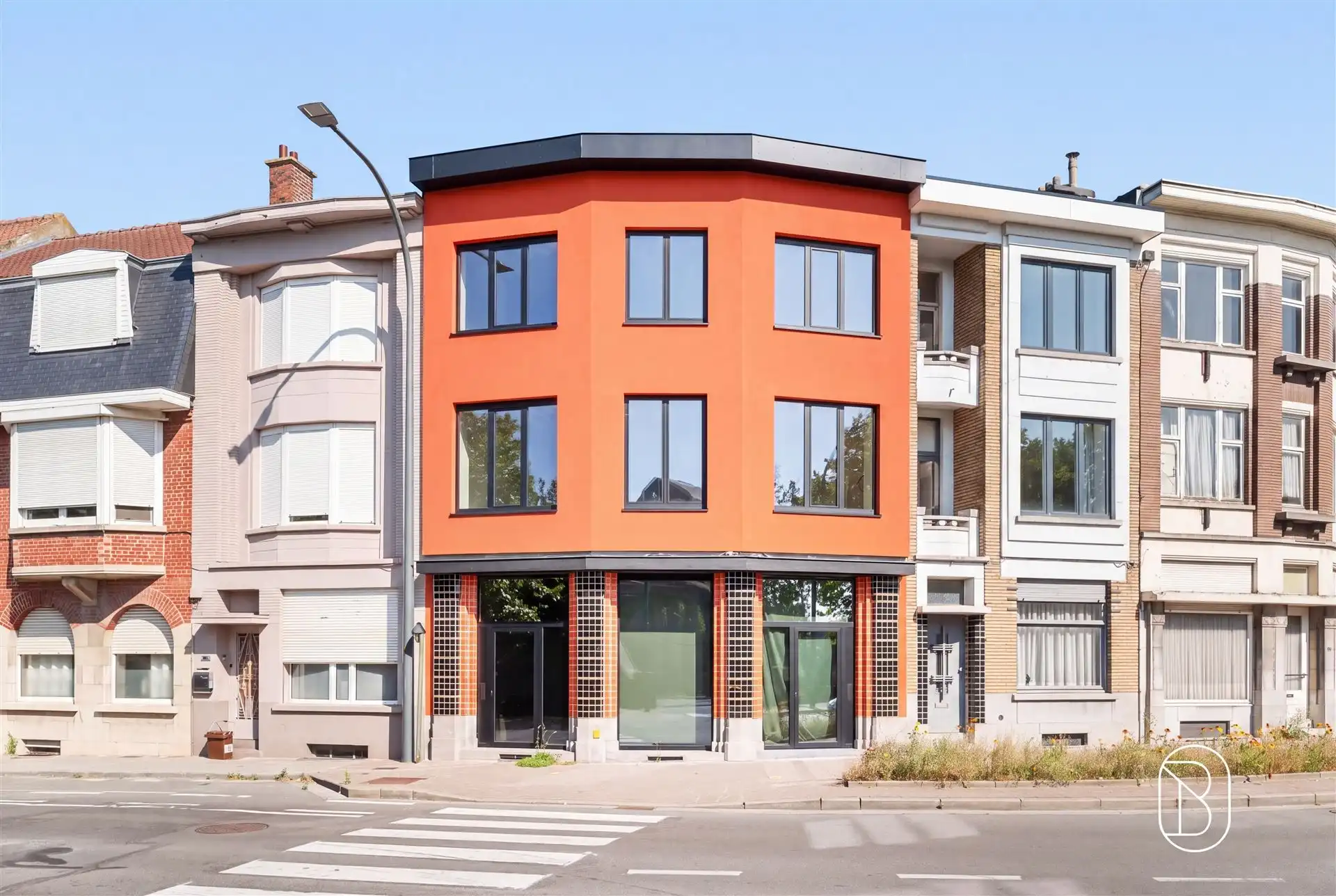 Casco handelspand met duplex in centrum Ronse! foto {{pictureIndex}}