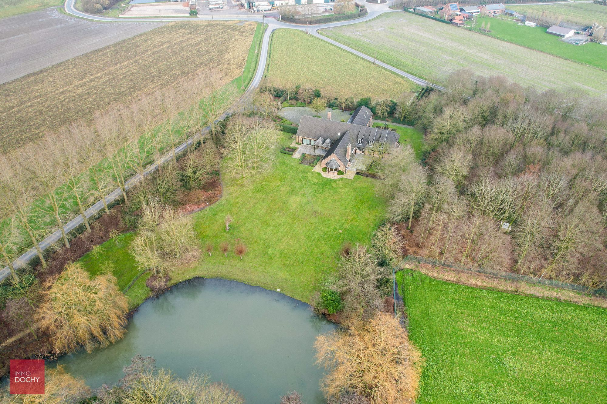 Ruim landhuis in prachtig domein van ca. 2ha foto 3