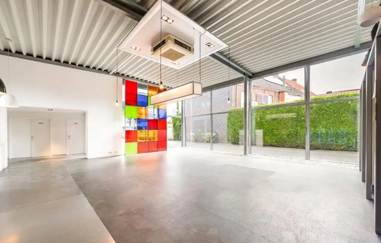BEDRIJFS-/INVESTERINGS VASTGOED | LOODS | SHOWROOM | BURELEN & APPARTEMENT  foto 9