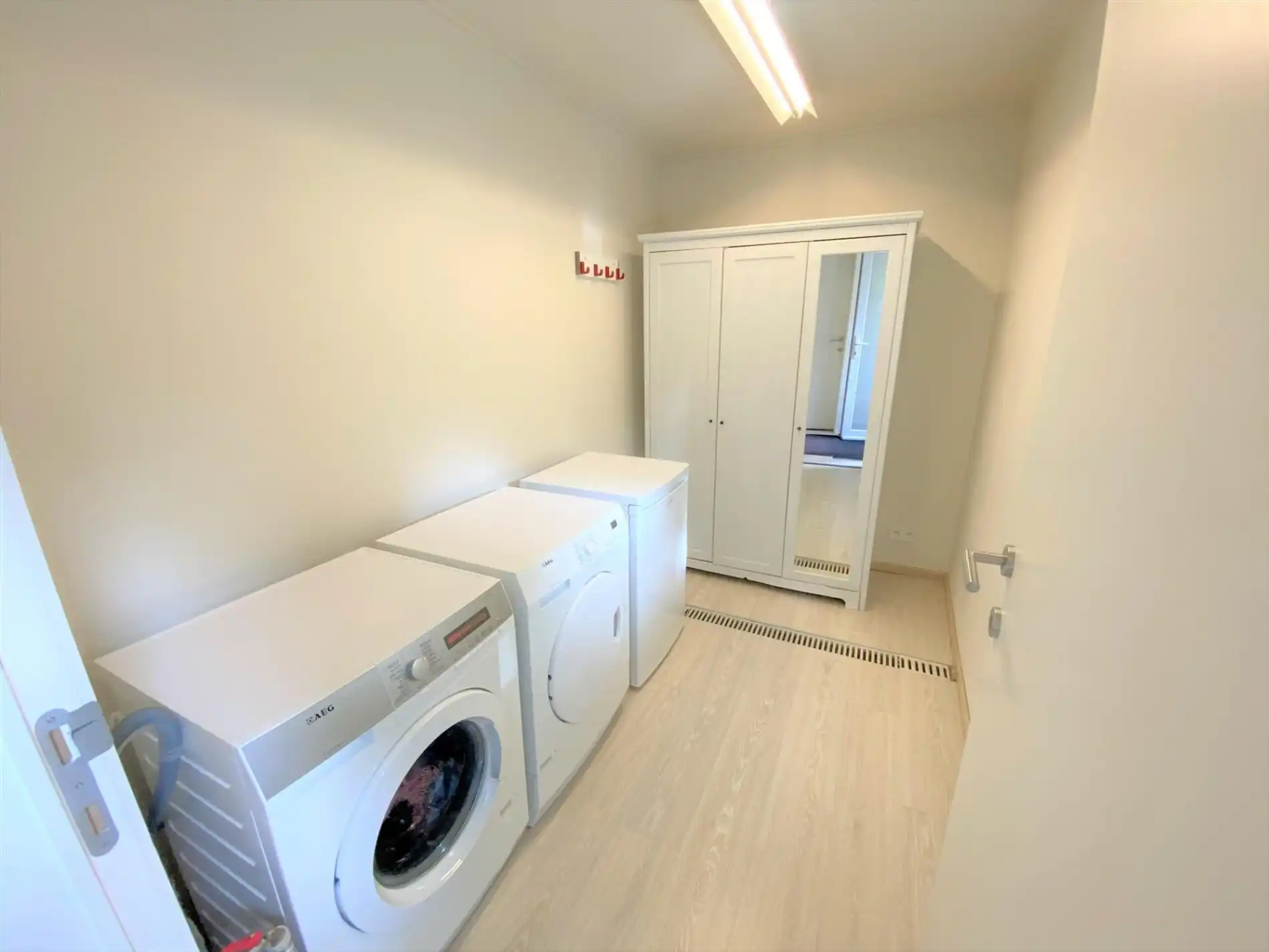 Ruim en aangenaam gelijkvloers appartement met kleine tuin achteraan  foto 10