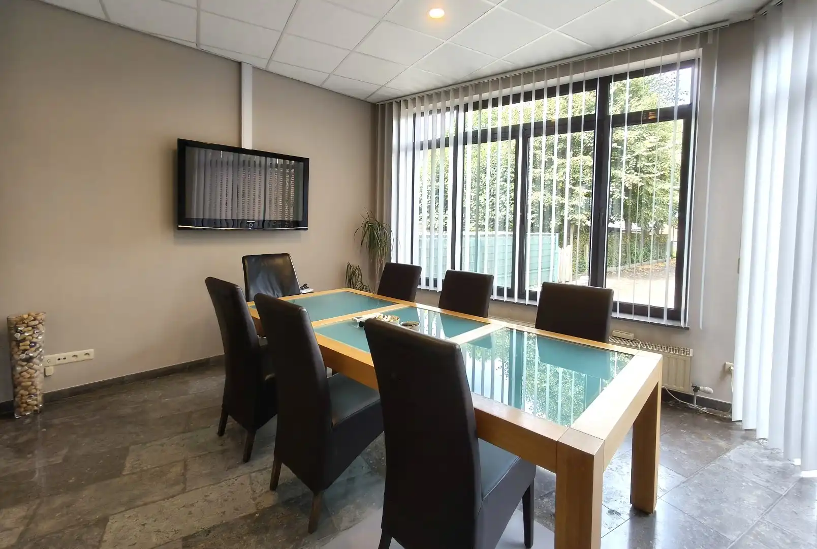Modern en instapklaar kantoor (264 m²) in het centrum van Borgloon – inclusief 9 parkeerplaatsen foto 7