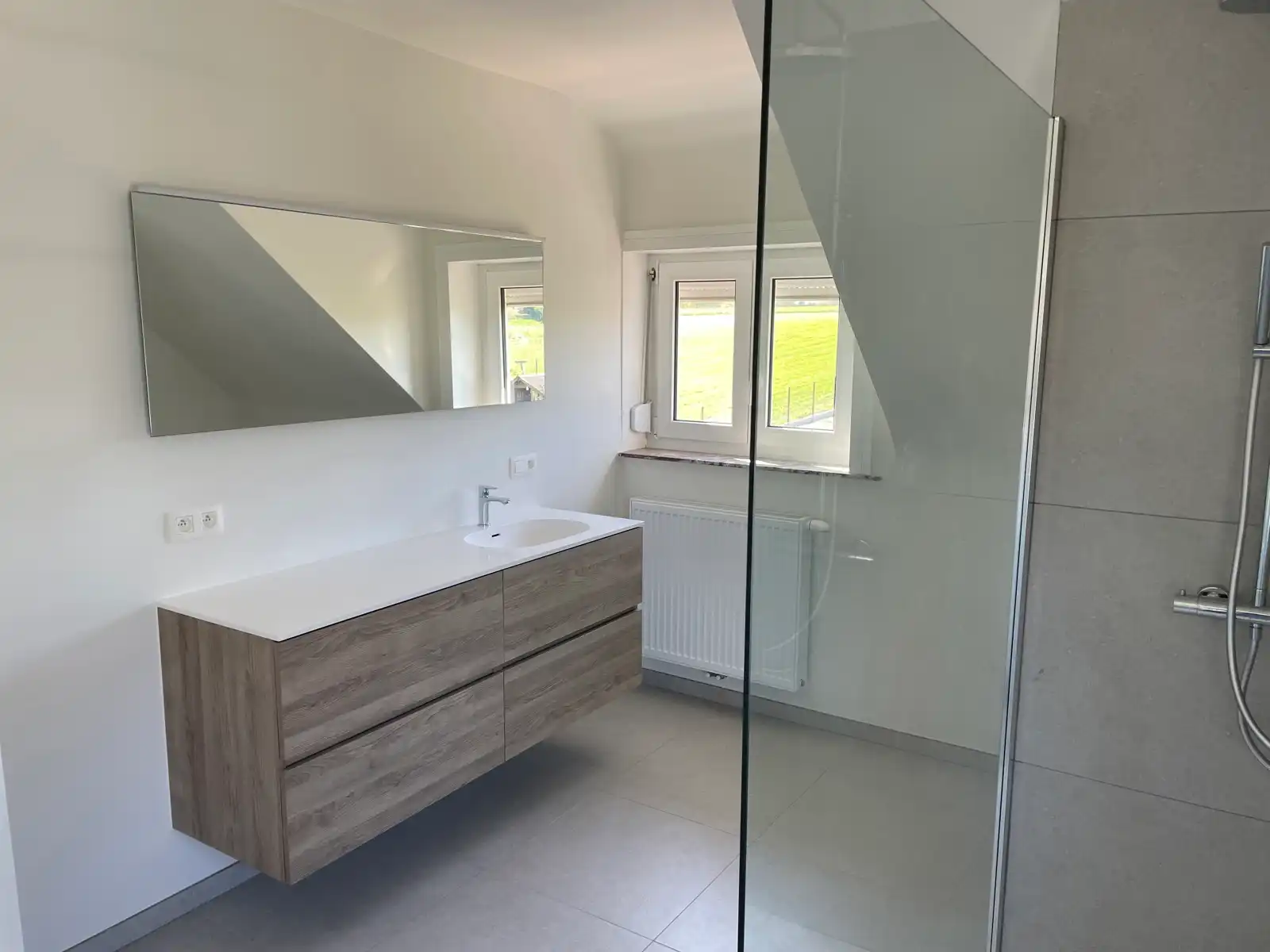 Leemans Immobiliën stelt u deze volledig gerenoveerde woning voor, gelegen op een gegeerde en centrale locatie in Asse. foto 7