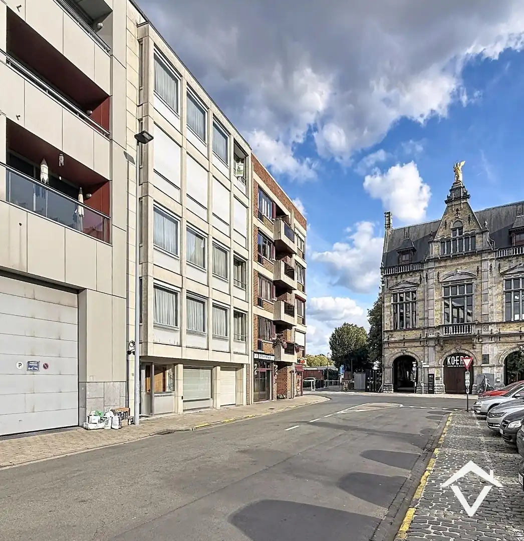 Groot appartement met 3 slaapkamers te Roeselare  foto {{pictureIndex}}