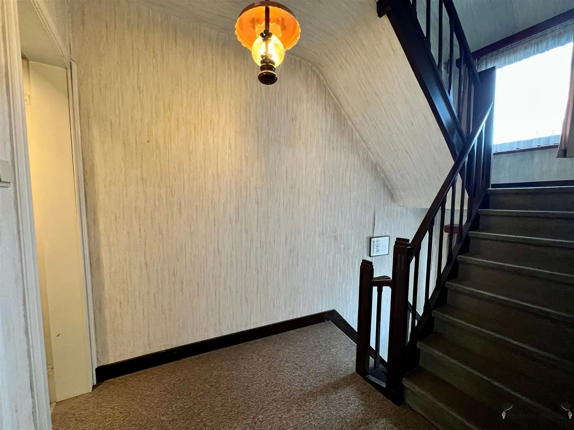 Te renoveren rijwoning met authentieke gevel foto 9