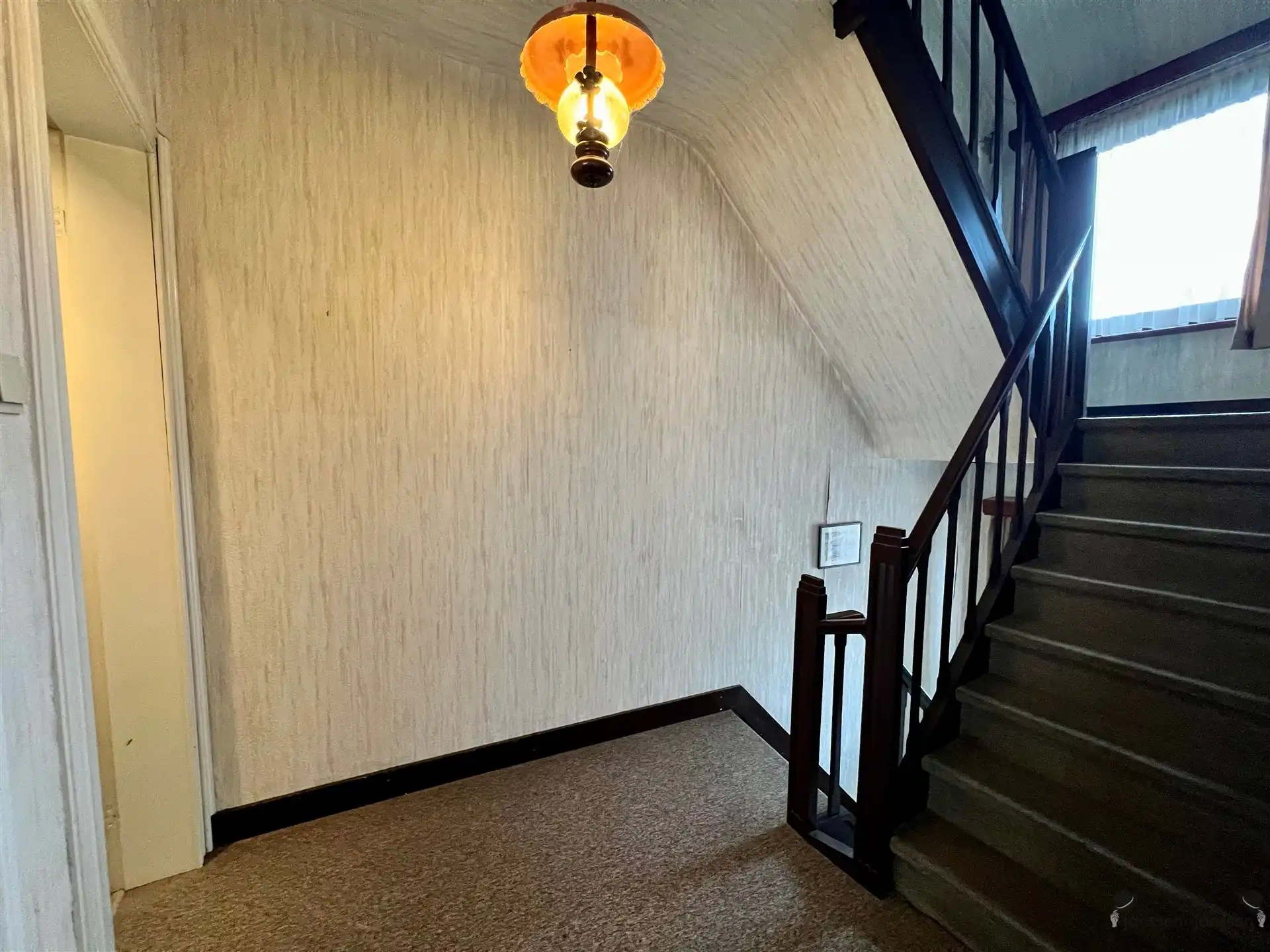 Te renoveren rijwoning met authentieke gevel foto 9